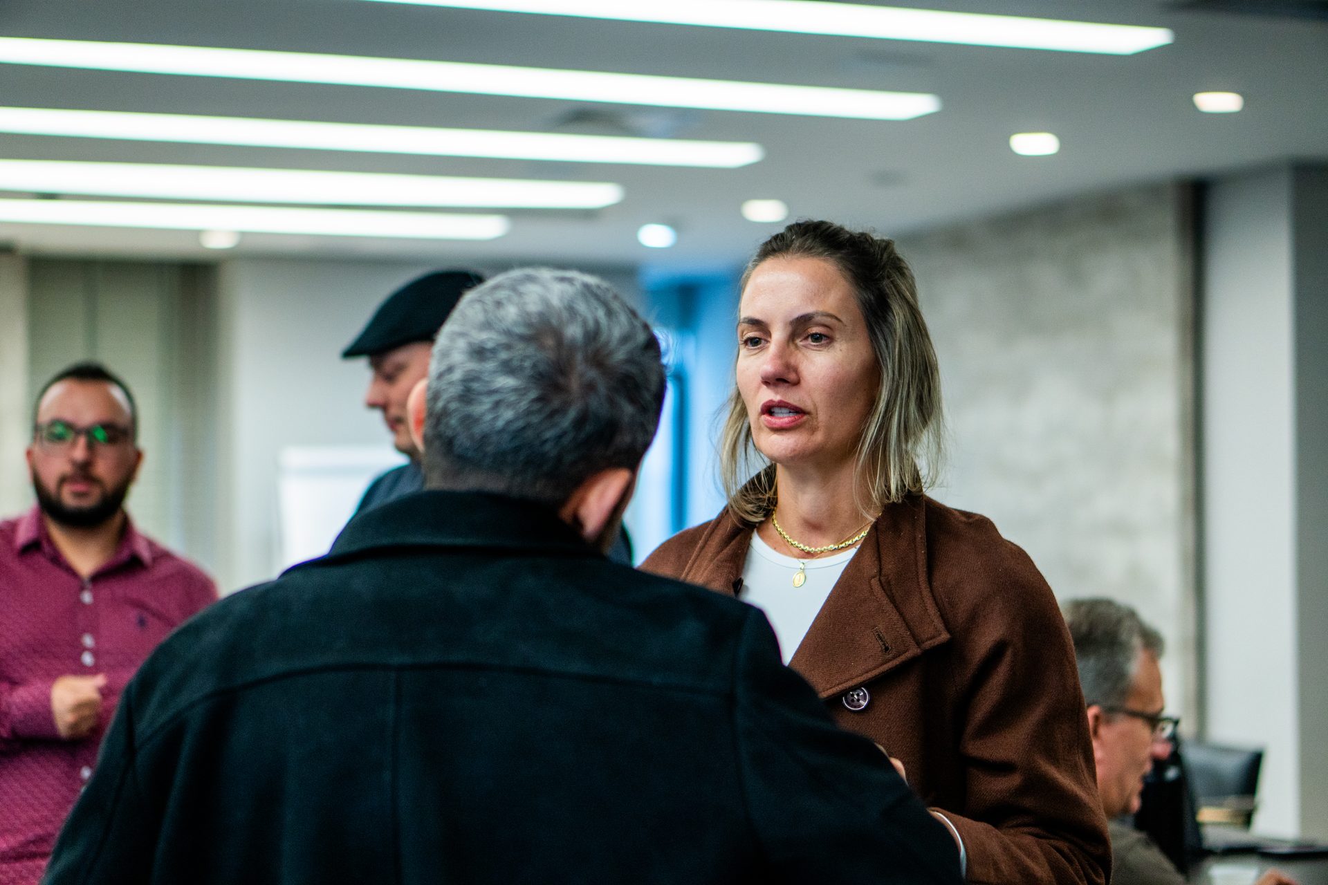 Empresários fazendo networking no evento